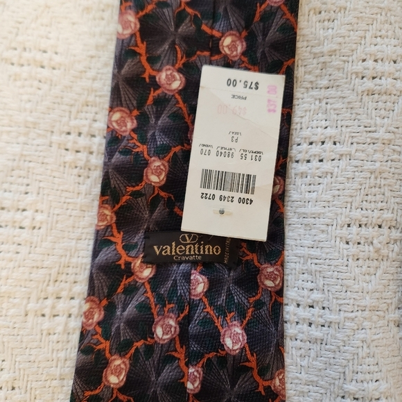 Vintage NWT Valentino Cravette Silk Tie - Picture 6 of 6